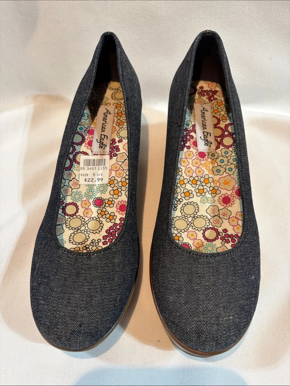 NWT American Eagle Dark Denim Wedges Floral-Insole size 5.5